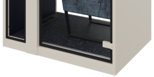 3_Vox small+ met bankje zijkant UITSNEDE (carpet Desso).png